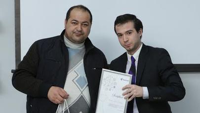 Azercell Mobil Nömrə Daşınması xidmətinin ilk abunəçilərini salamlayır (R)